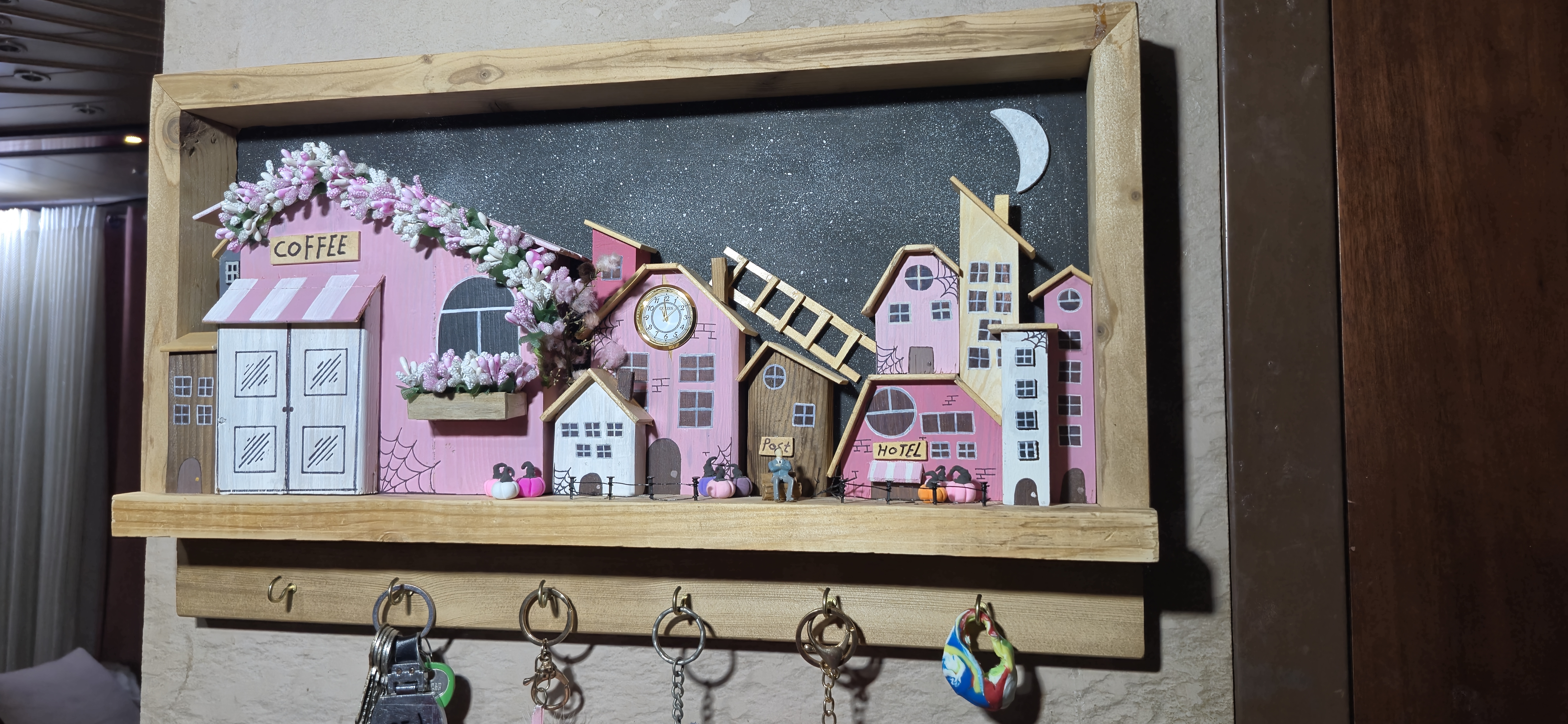 تابلو و جاکلیدی دیواری چوبی مدل روستا و دهکده